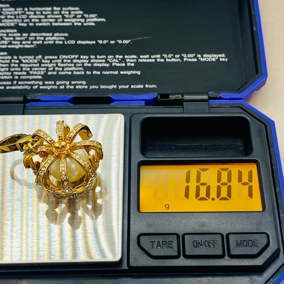 EUC Rare Juicy Couture Gold-Toned Crown w/ Large Pearl Charm - HTF - Picture 10 of 10